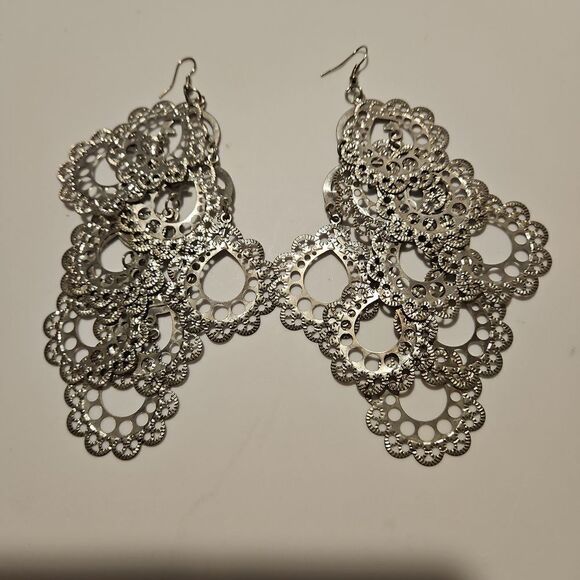 Costume Jewelery Earrings  see measurements - Picture 2 of 4